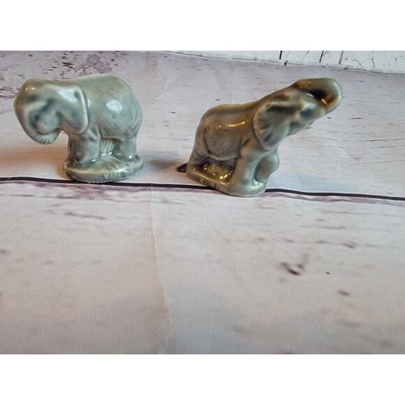 Wade Red Rose Tea Figurines Elephants Set Of 2 - Picture 4 of 6